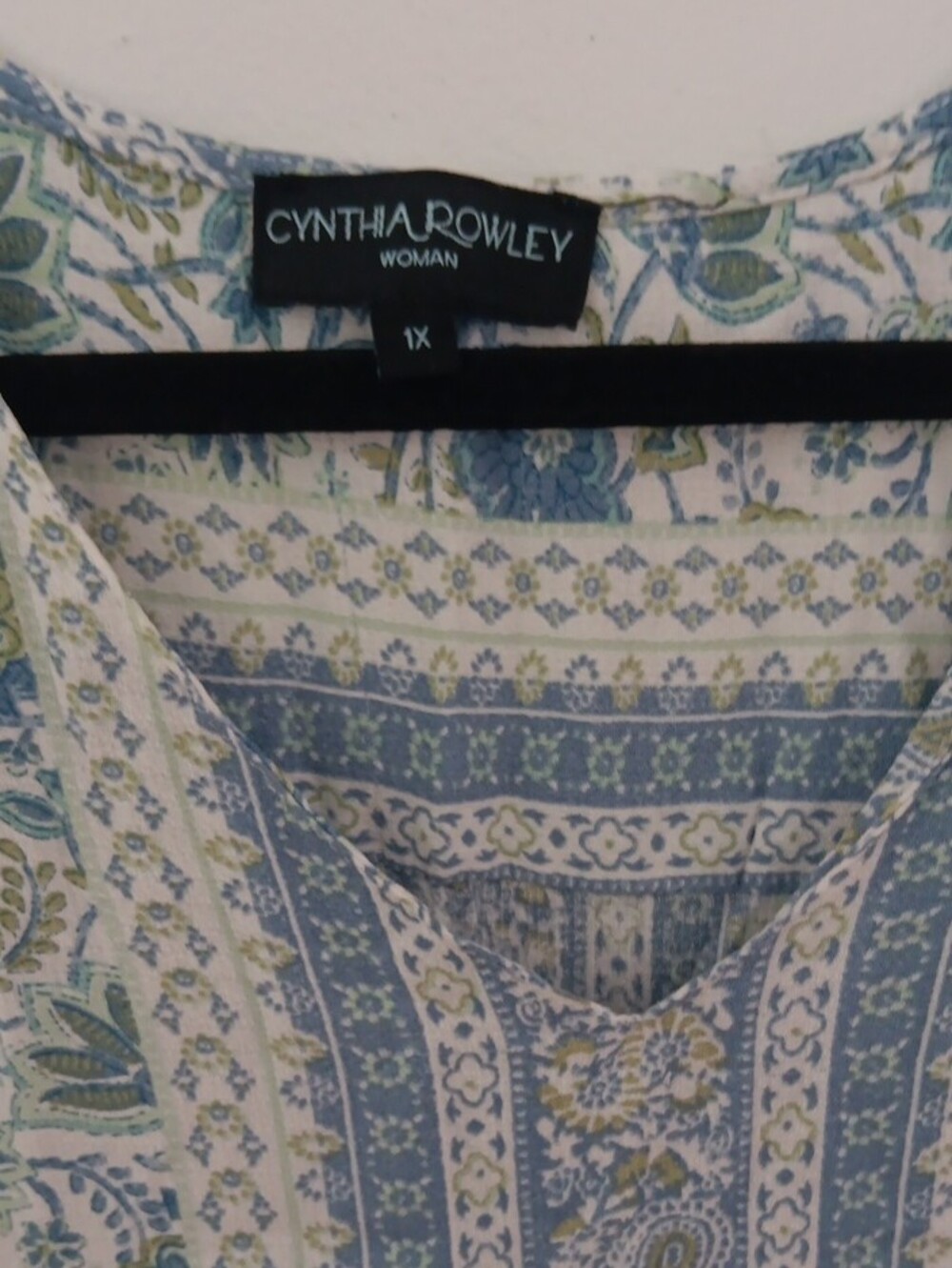 Cynthia Rowley Blue and Cream Floral V-Neck Ruffle Hem Top #3886 - Picture 2 of 4